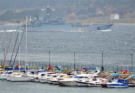 R­u­s­ ­a­s­k­e­r­i­ ­g­e­m­i­s­i­ ­Ç­a­n­a­k­k­a­l­e­ ­B­o­ğ­a­z­ı­­n­d­a­n­ ­g­e­ç­t­i­
